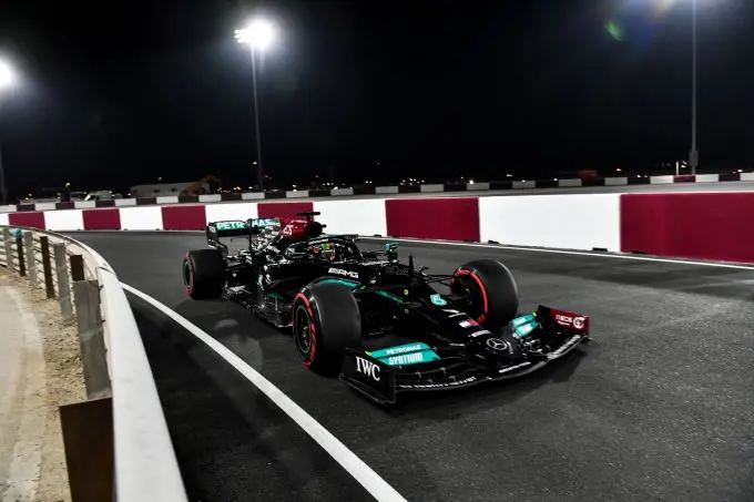 lewis hamilton qatar pitlane