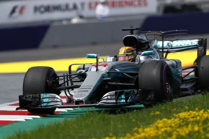lewis hamilton silverstone vt3