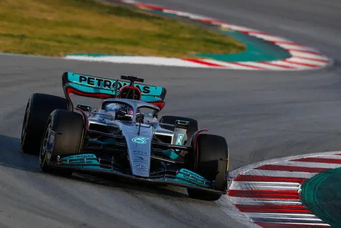 lewis hamilton test barcelona