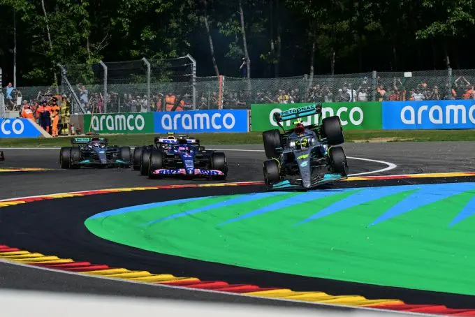 lewis hamilton vliegend spa