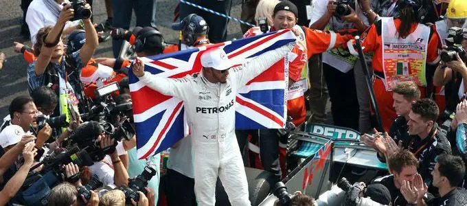 lewishamiltonvlag 300