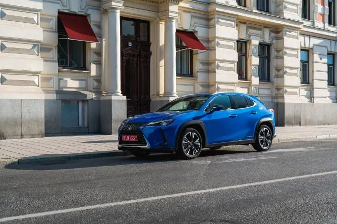 lexus ux 1