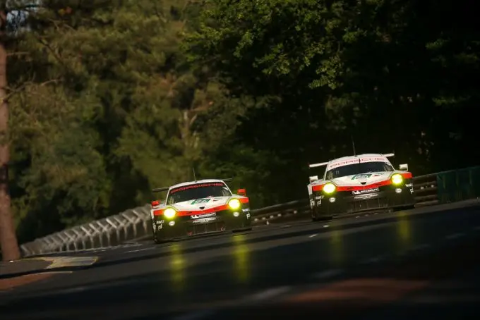 lm17 2901 porsche gt onderweg