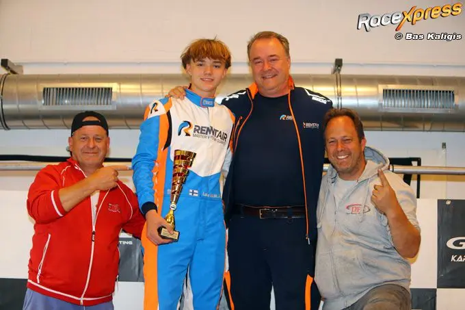 luka bouwland victoire luka bouwland y el dfk racing team sur le podium
