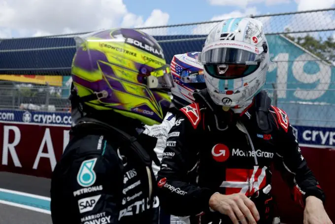 magnussen en hamilton na sprint