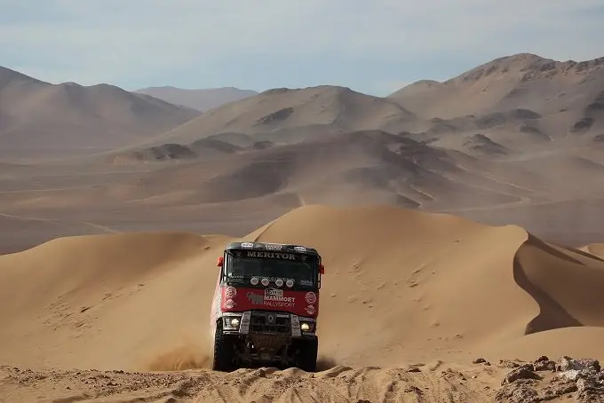 mammoet rally power renault vrachtwagen dakar