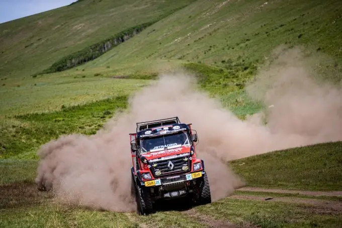 mammoet rallysport na ylastige en lange etappey vijfde in klassement