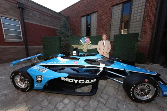 marcus ericsson likeness unveiled on borg warner trophy thursday october 27 2022 referenceimagewithoutwatermark m72125