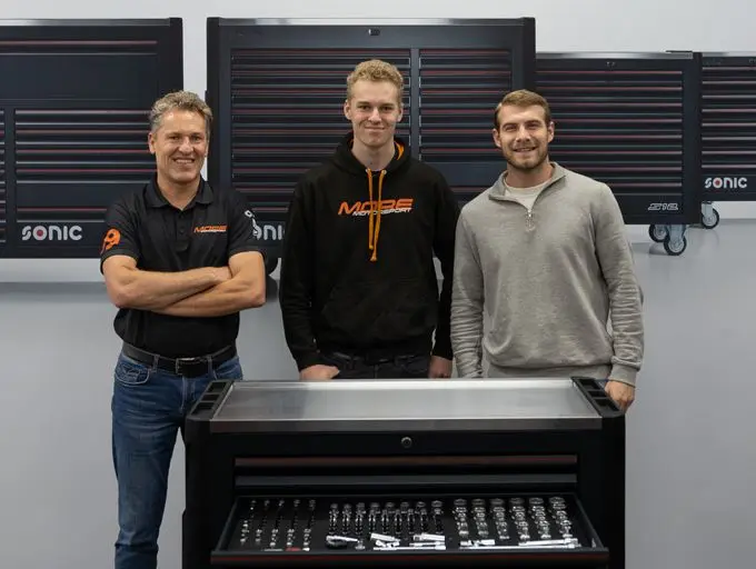 mark en max van der snel more motorsport en jurre duijn sonic equipment c koen hay oei