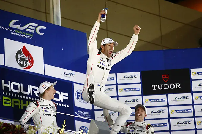 mark webber viert uitbundig kampioenschap in fia wec racexpress 680
