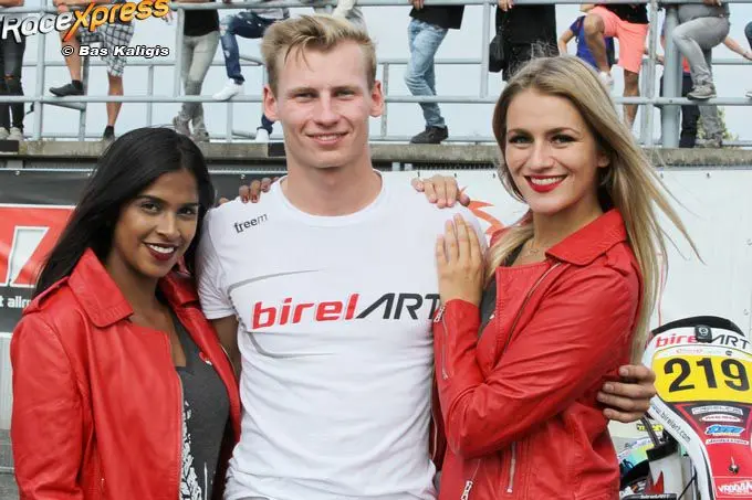 martijn van leeuwen en grid girls rx680 a c014021