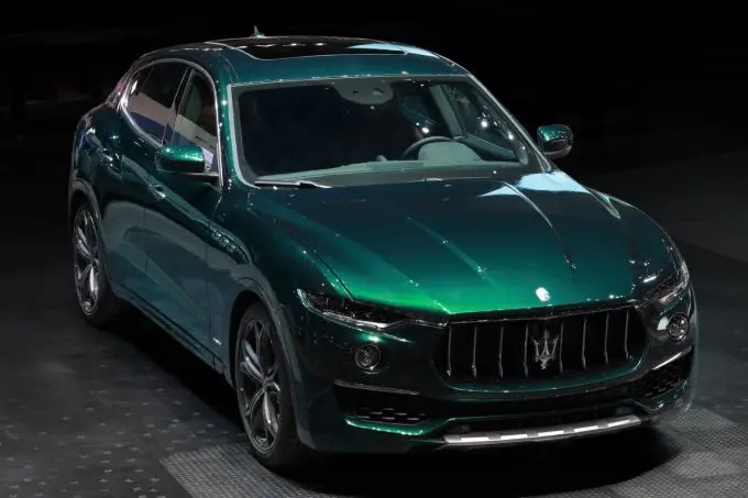 maserati presenteert ycrafting italian experiencesy tijdens milaan international design week