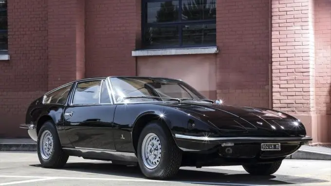 maserati viert 50e verjaardag eerste afgeleverde indy coupy