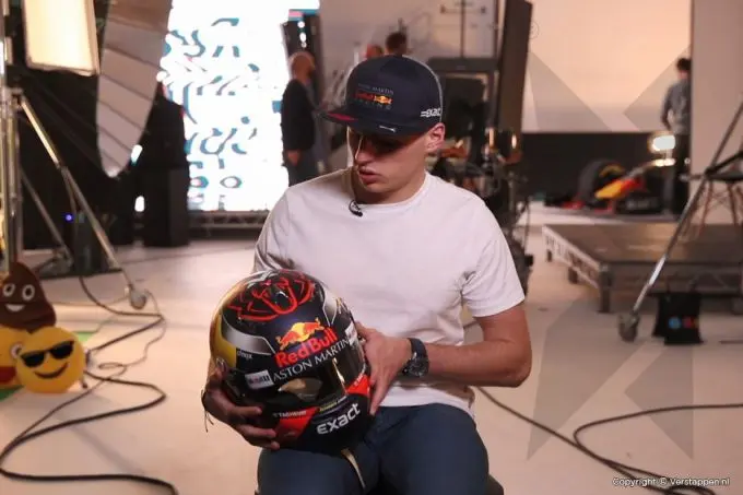 max 2018 helmet reveal 1b