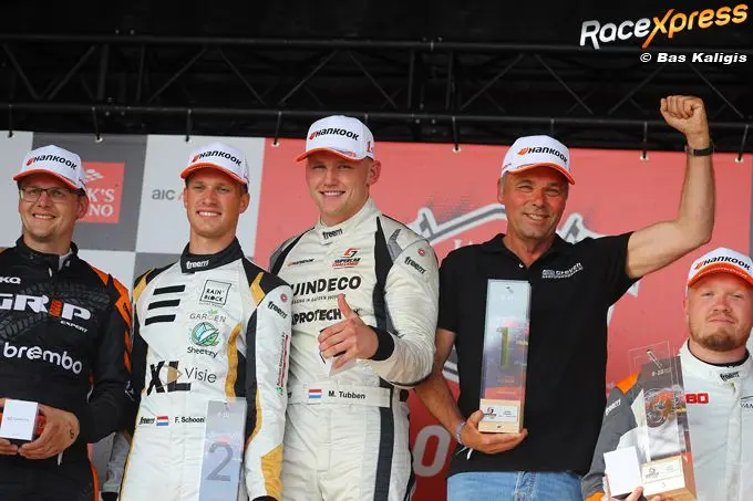 max tubben wint tijdens racing day op tt circuit assen in super sport 1