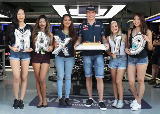 max verstappen 19 jaar maleisische grid girls