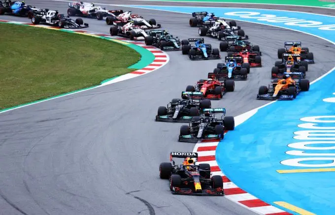 max verstappen aan de leiding gp spanje 2021 si202105090336 news 1