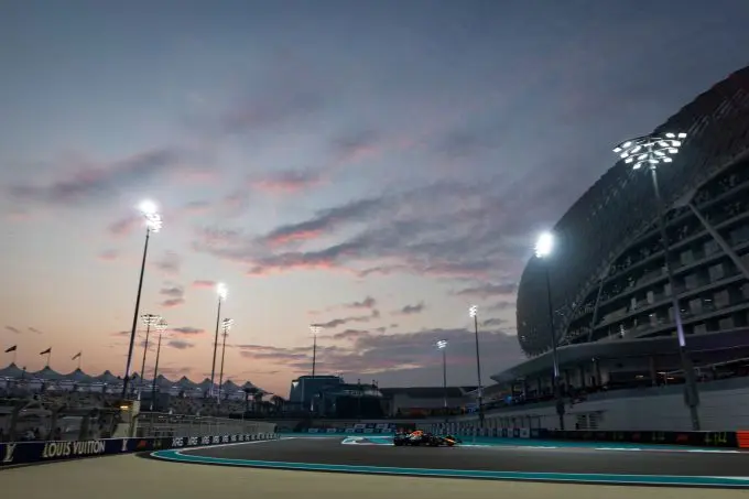 max verstappen abu dhabi 25 vt2