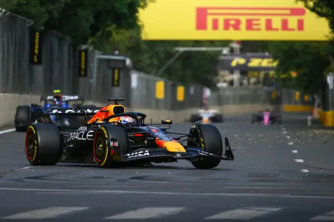 max verstappen actie 1920 19 saturday baku 2025 foto pirelli