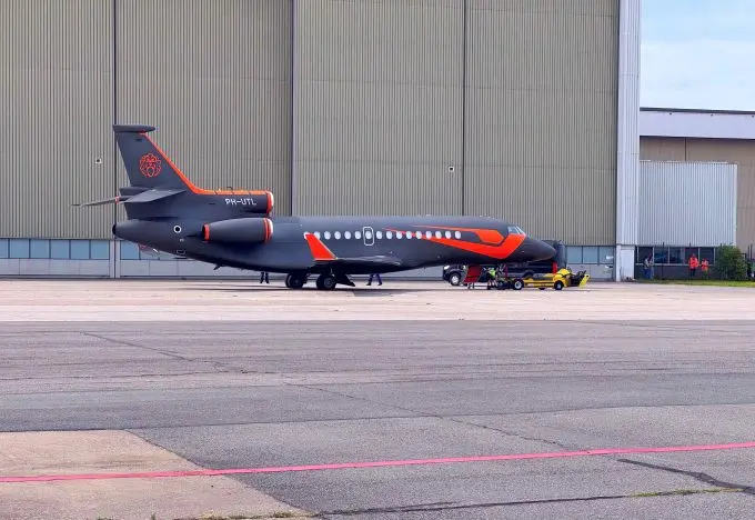 max verstappen arrives at schiphol airport in his falcon 8 x kopie