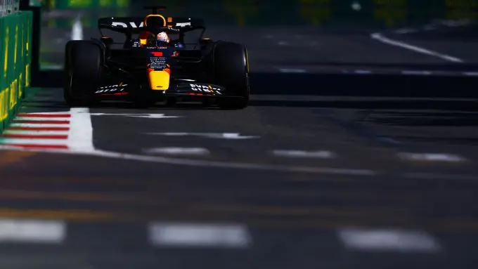 max verstappen baku racee