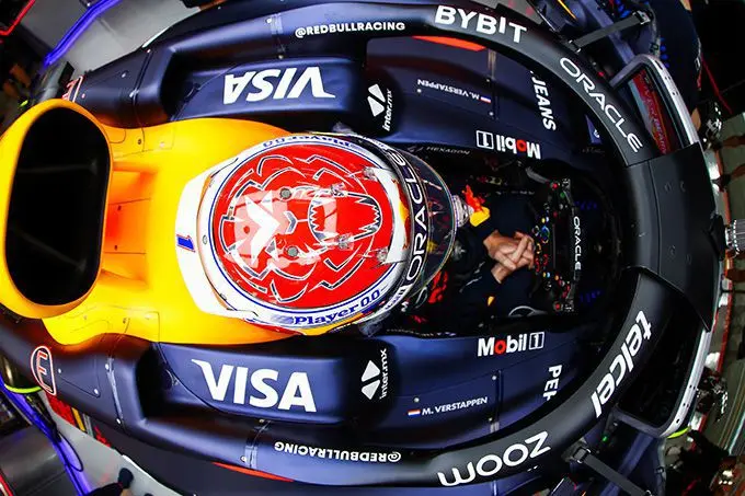 max verstappen cockpit f1