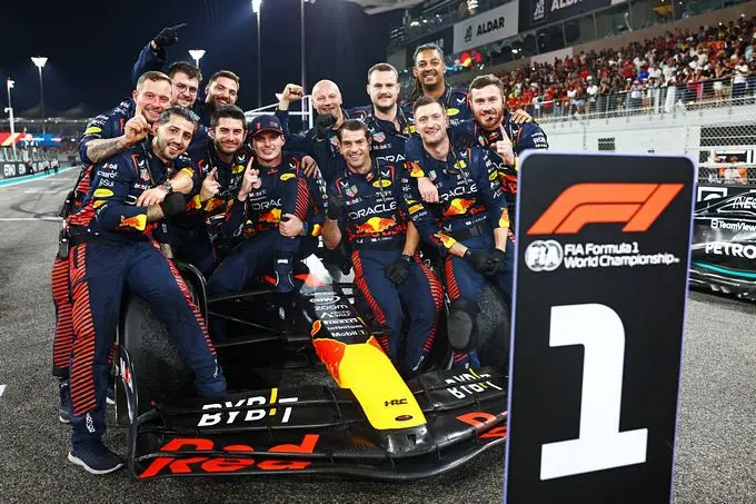 max verstappen crew red bull 1