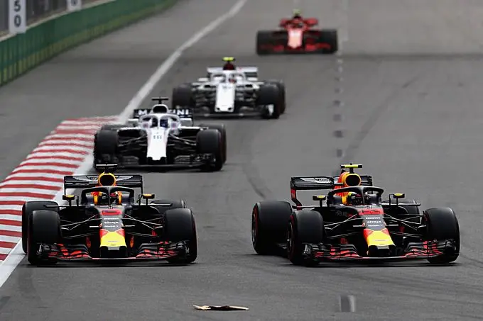 max verstappen en daniel ricciardo 1