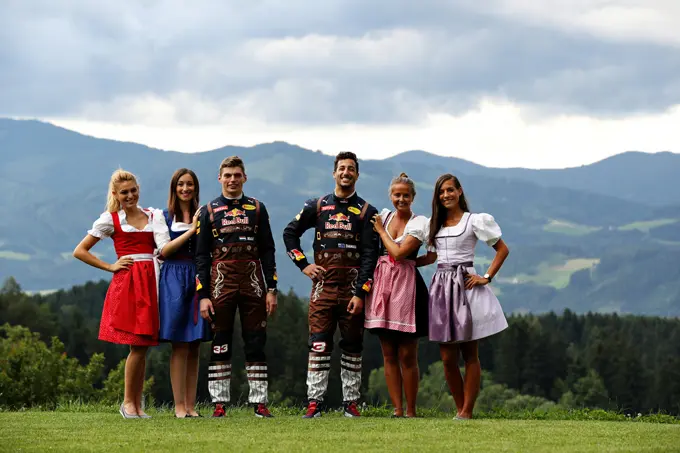 max verstappen en daniel ricciardo met vrouwelijk schoon