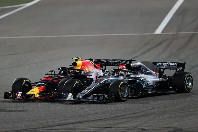 max verstappen en lewis hamilton rx 680 2 1