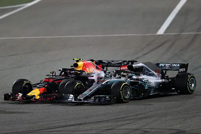 max verstappen en lewis hamilton rx 680 2