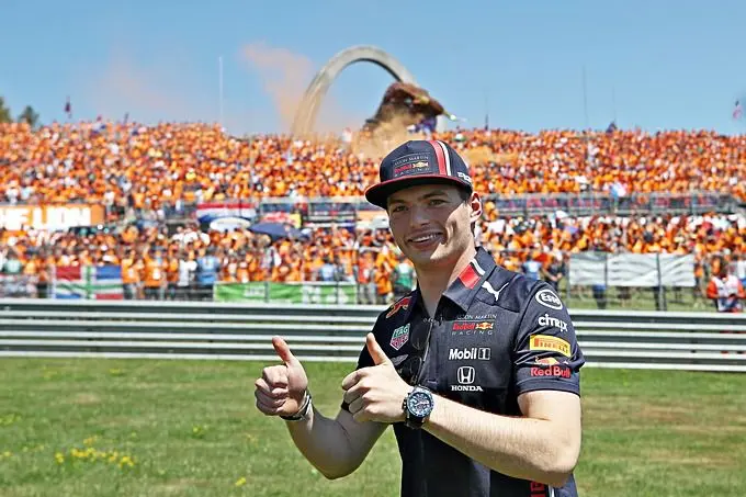 max verstappen en oranjefans