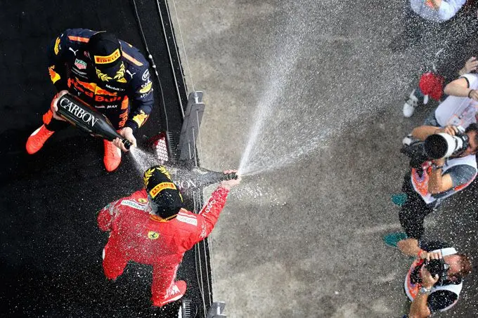 max verstappen en sebastian vettel champagne