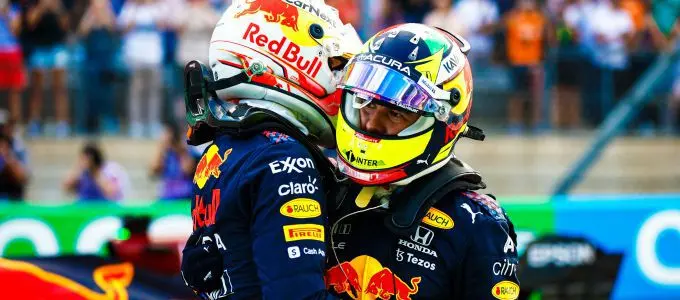 max verstappen en sergio perez 2021 big hug 1