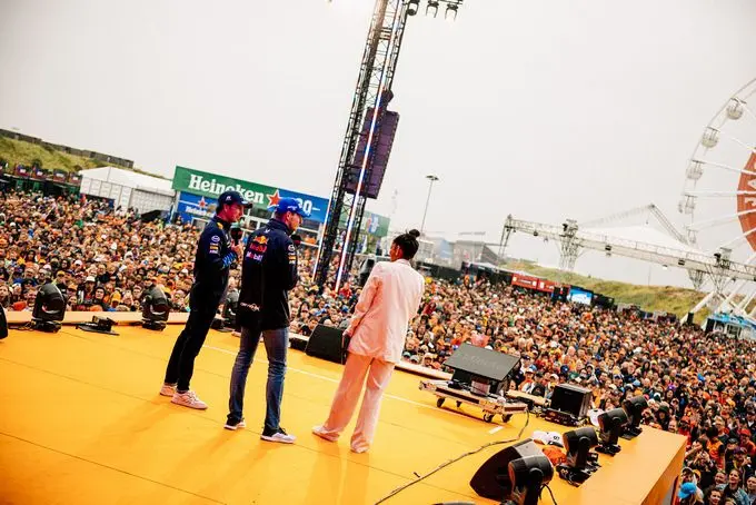 max verstappen en sergio perez dutchgp