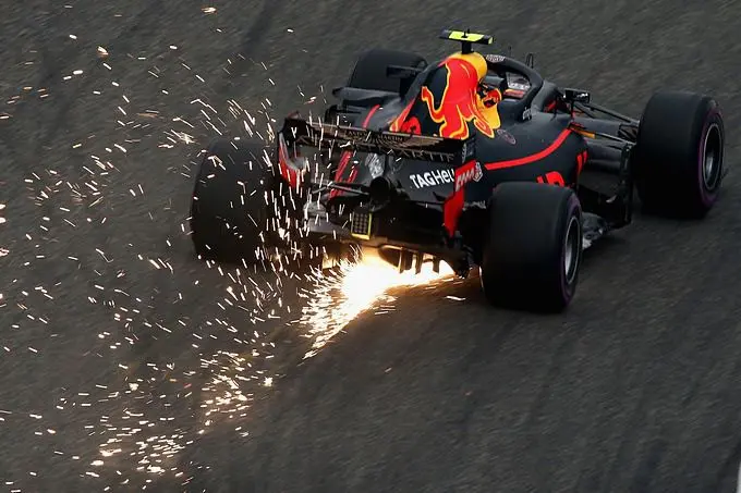 max verstappen f1 vonken vliegen ervan af