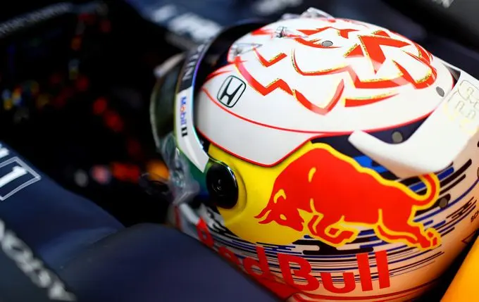 max verstappen helm cockpit
