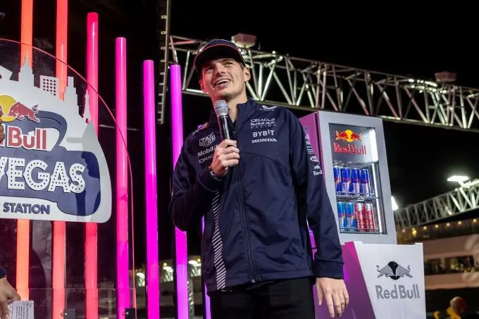 max verstappen las vegas microfoon foto rbcp si202311190548