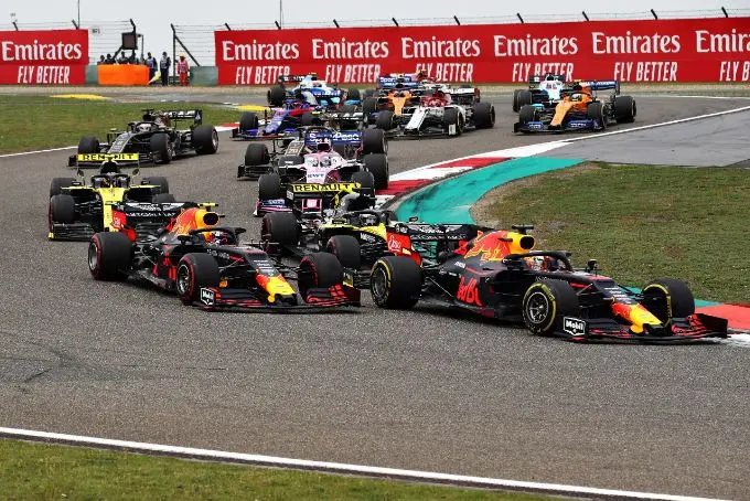 max verstappen leads gp china 2019 04 18