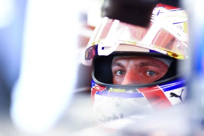 max verstappen met originele verstappen helm si202209030295 hires jpeg 24bit rgb