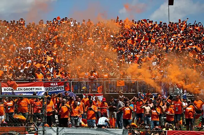 max verstappen oranje fans gekkenhuis