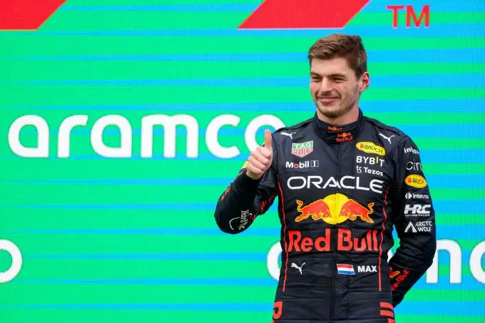 max verstappen p1 gp hongarije duimpje omhoog medium si202207310572 hires jpeg 24bit rgb news