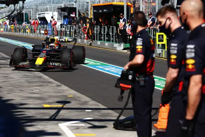 max verstappen pitlane