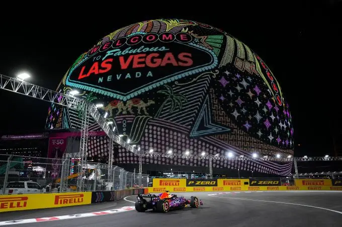 max verstappen red bull las vegas actie si202311190399