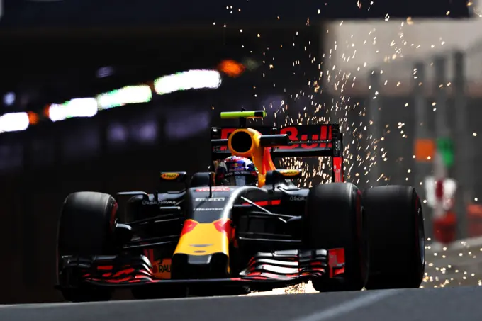 max verstappen red bull racing f1 vonken vliegen er van af
