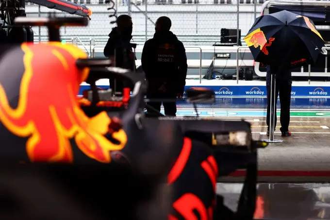max verstappen sochi regen in de pits si202109250114 hires jpeg 24bit rgb