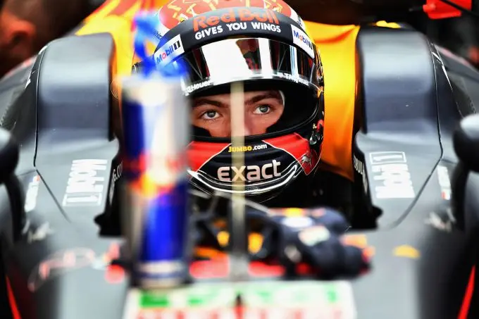 max verstappen spanje auto pitbox 2