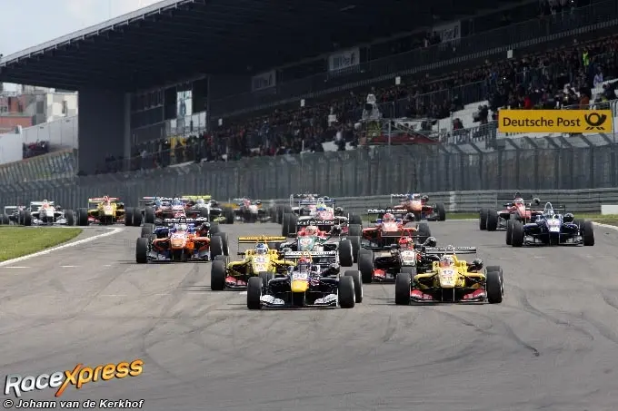 max verstappen start aan de leiding