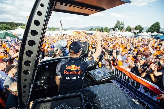 max verstappen verrast oranjefans op camping spielberg rx