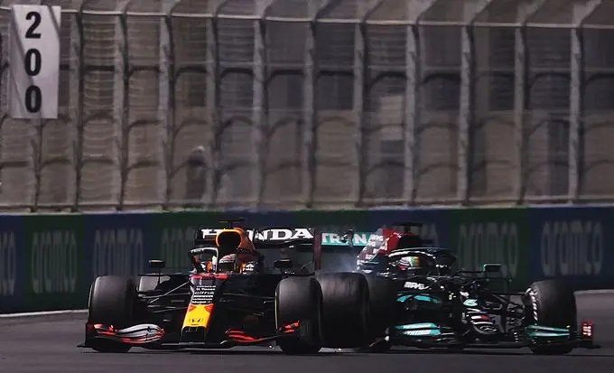 max verstappen versus lewis hamilton 2 3